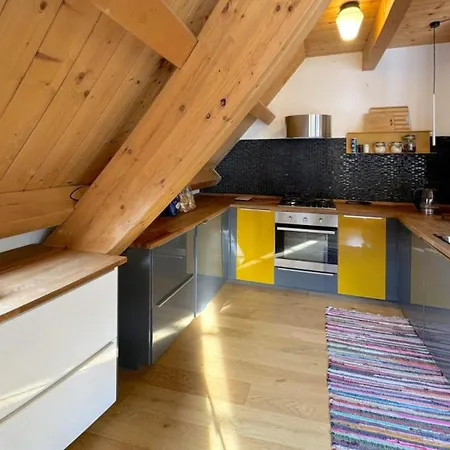 Alte Rote Haus 아파트 타르비시오